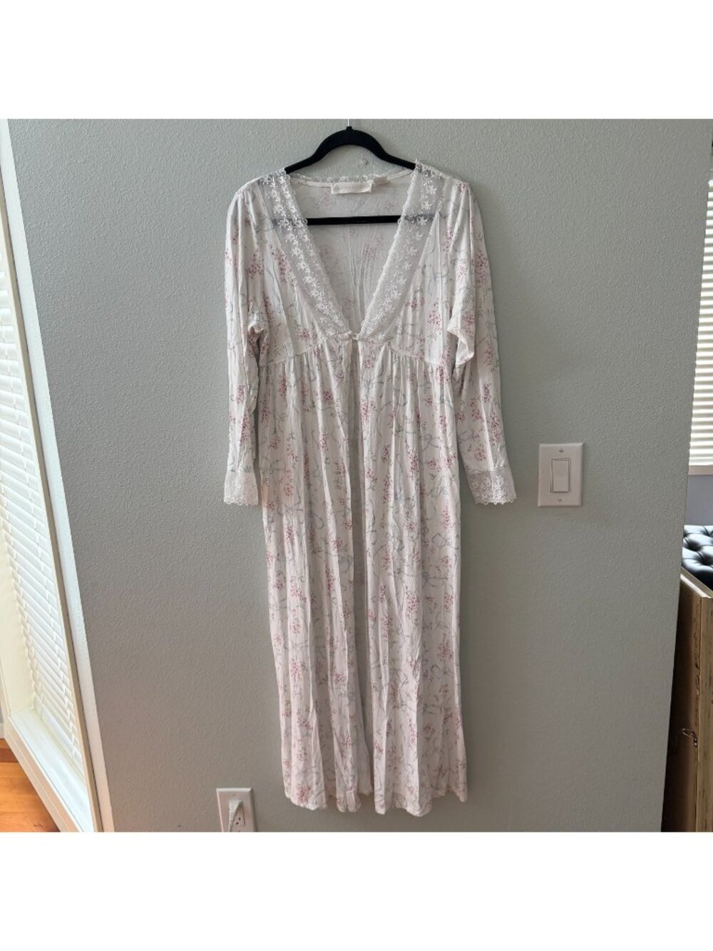 Eileen West Long Robe Womens SMALL White Floral Cottagecore Lace